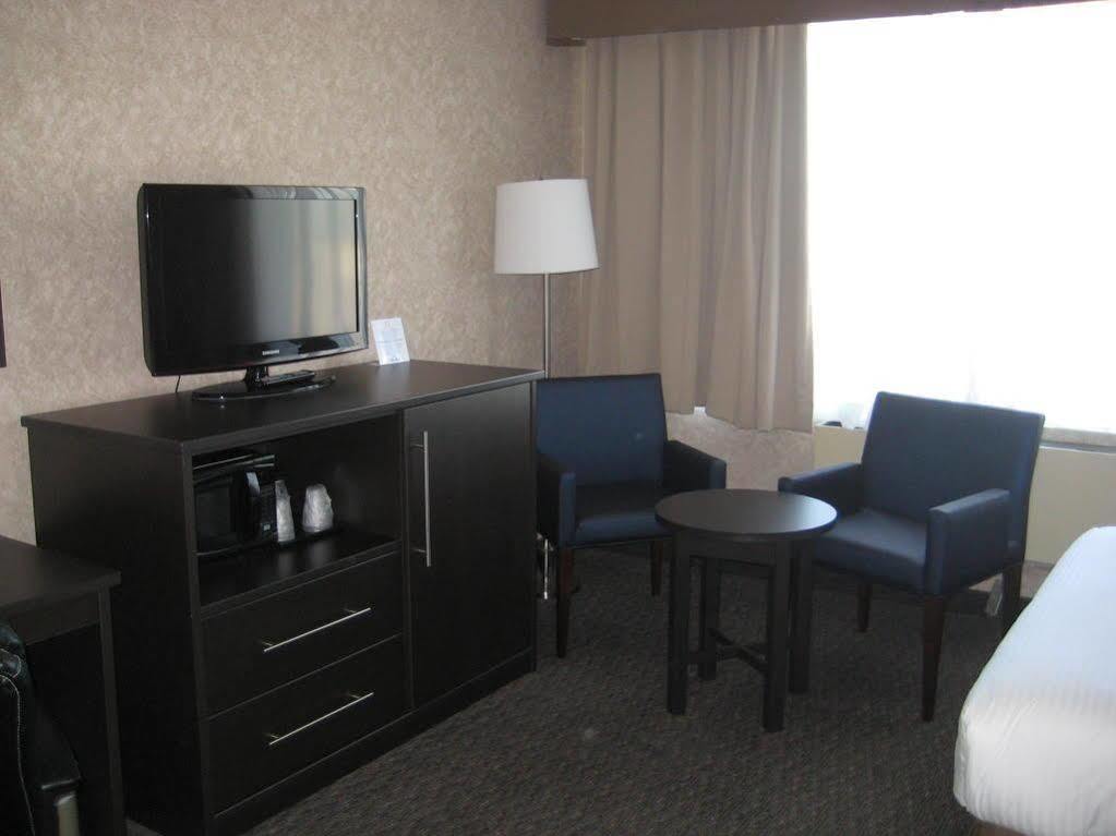 Days Inn By Wyndham Montreal Airport Conference Centre Dorval Kültér fotó